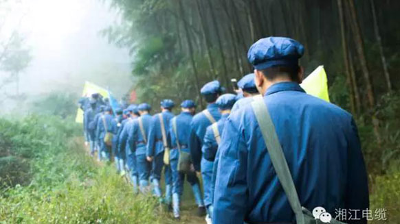 緬懷革命先烈，學(xué)習(xí)革命精神。——湘江電纜井岡山精神學(xué)習(xí)班剪影